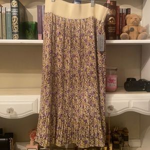 Metrowear Floral pleated skirt